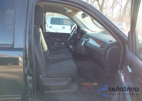 2011 Chevrolet Suburban 1500 Ls from USA, damaged, VIN 1GNSKHE37BR375068